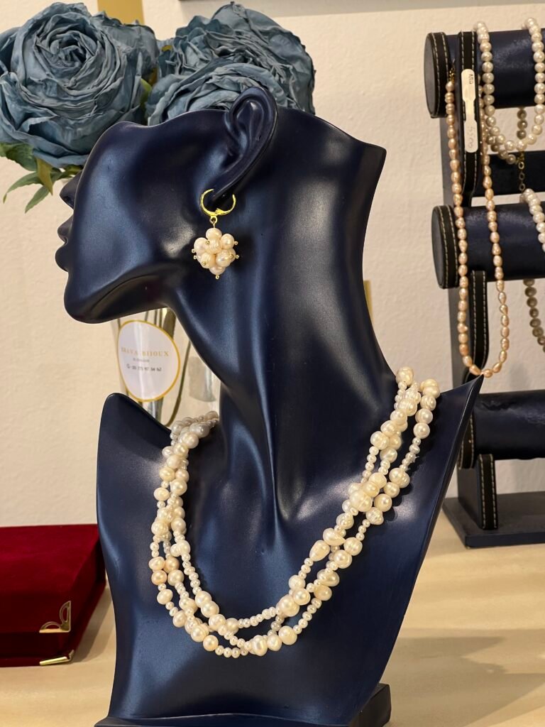 Collier trois rangs en perles de Djouher véritables avec boucles d'oreilles assorties Brava Bijoux
